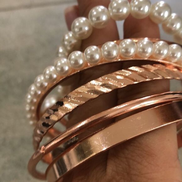 NWT Rose Gold And pearl bangle set - Picture 4 of 5